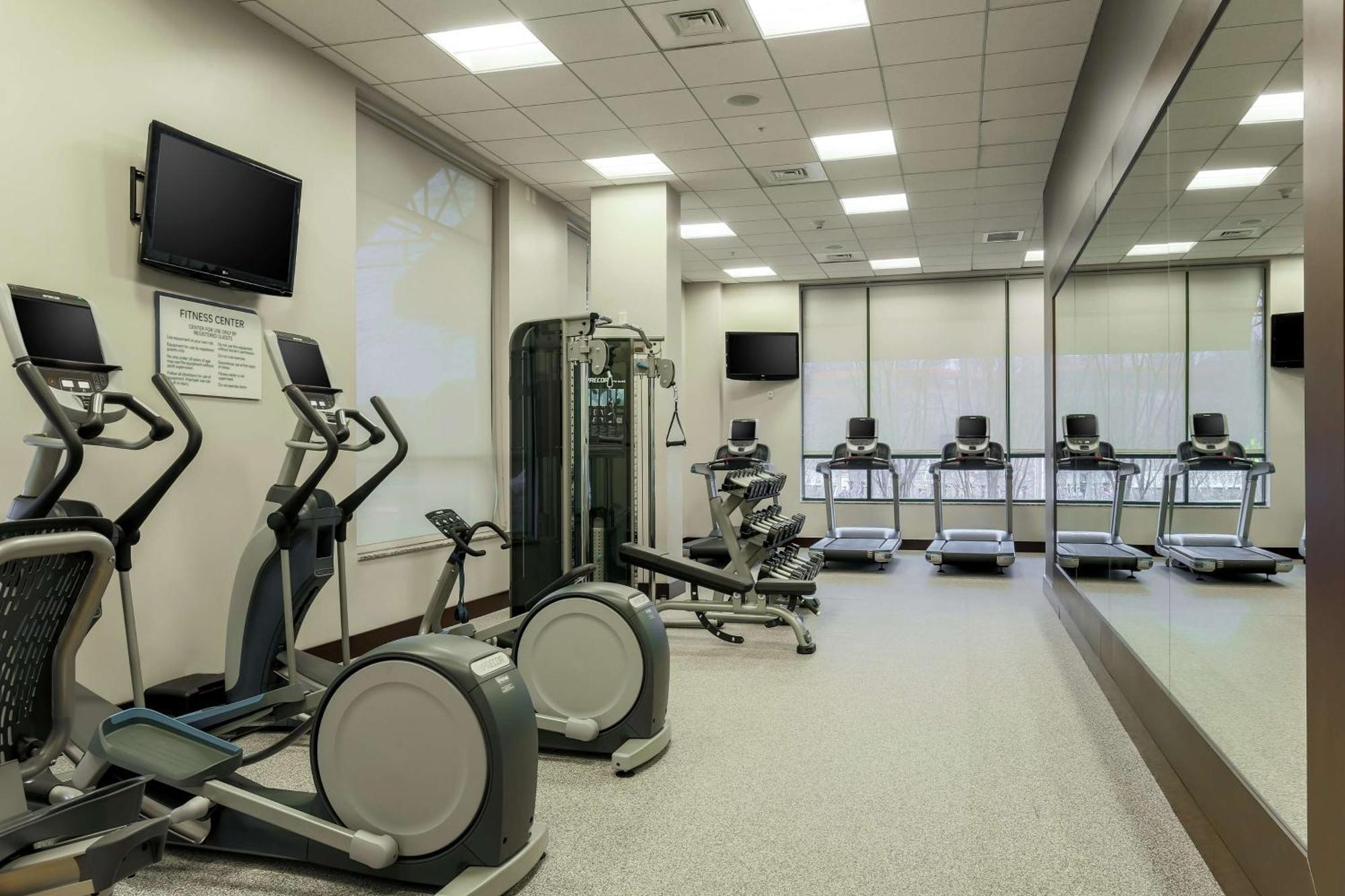 Hilton Garden Inn Shirlington Arlington Dış mekan fotoğraf